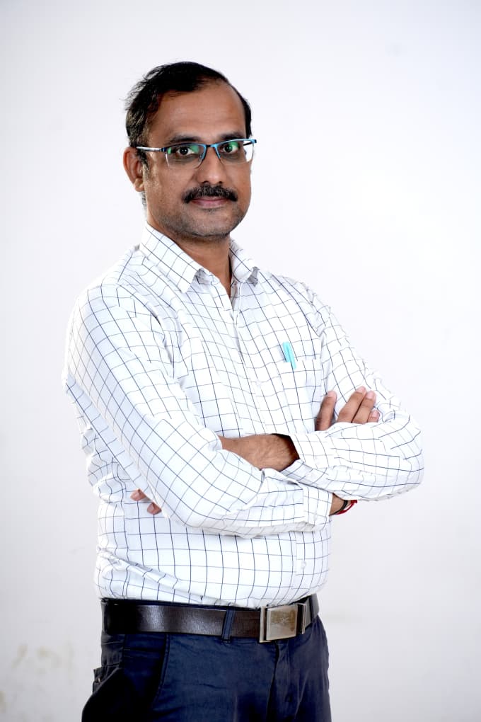 Dr. R. Vinoth Kumar